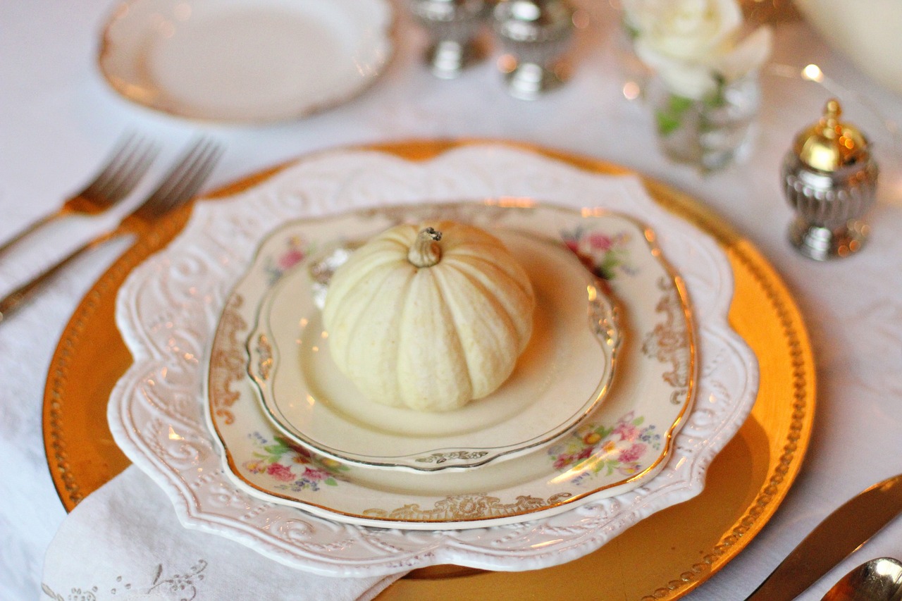 dinner party place setting chargers and plates