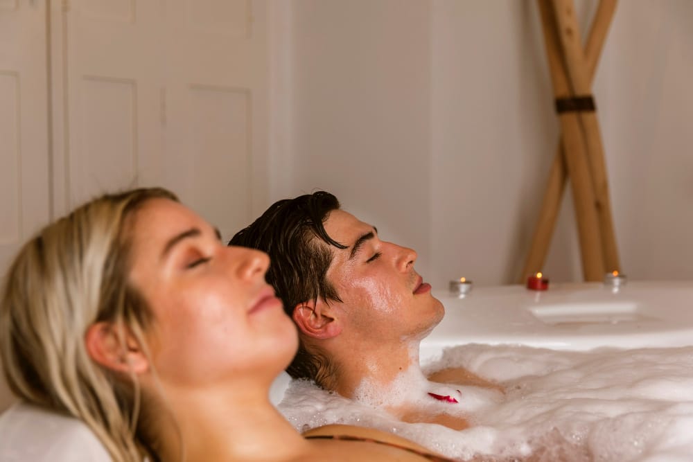 couple-relaxing-bath